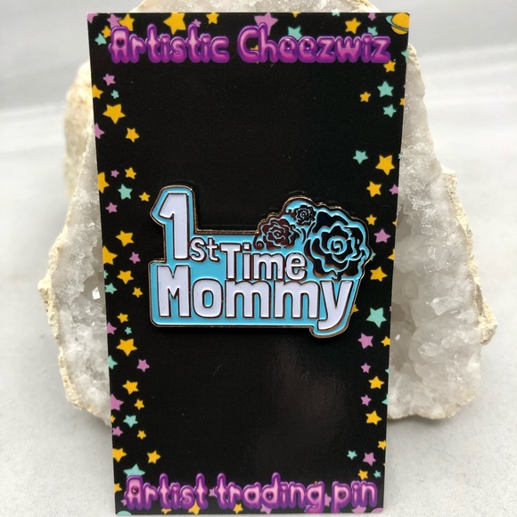 Soft enamel pin celebrating new motherhood - Picture 5 of 6